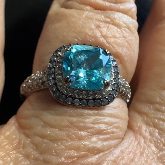 Gorgeous cubic zirconia ring in sterling silver size 8.75 - Picture 3 of 3
